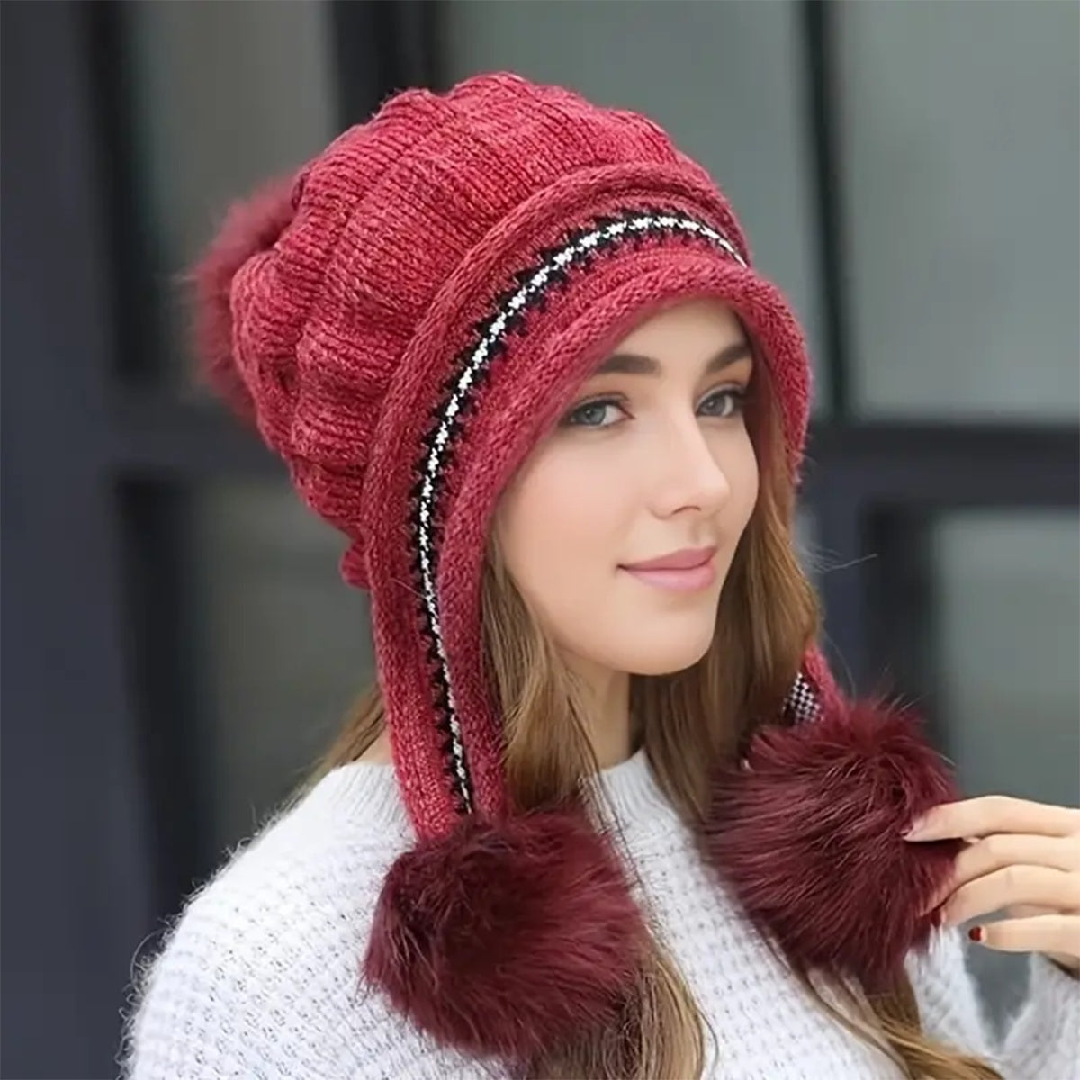 Bonnet Hiver Femme avec Cache-Oreilles & Pompon