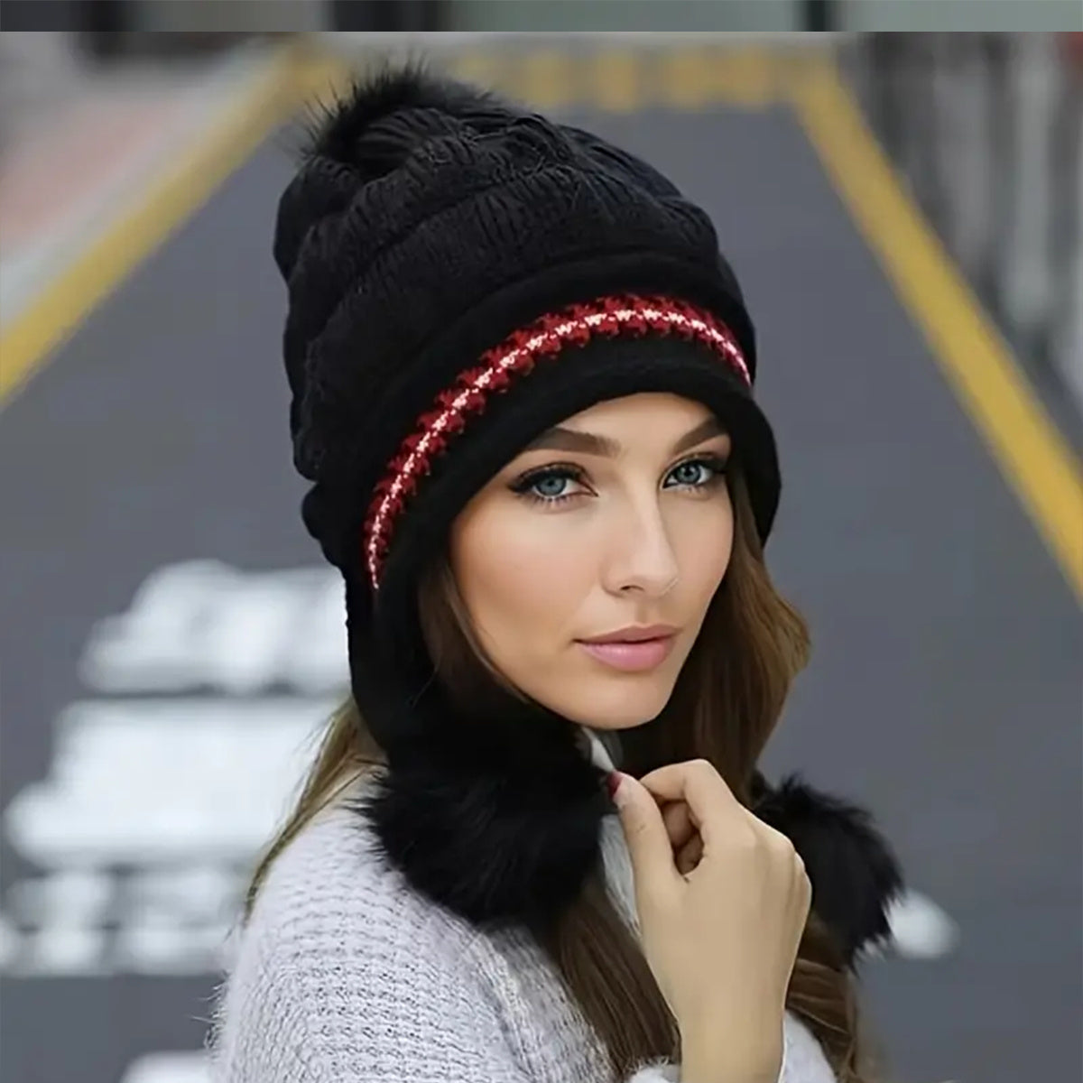 Bonnet Hiver Femme avec Cache-Oreilles & Pompon